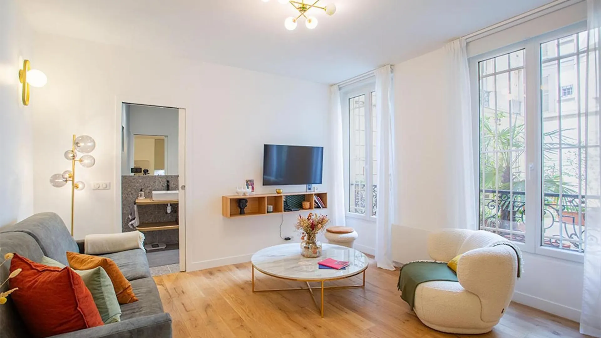 Apartment Montmartre Rochechouart - 1 Bed *